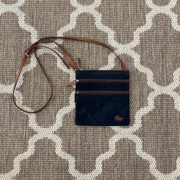 ￼ Dooney and Bourke Crossbody Y2K vintage ￼￼ - Picture 1 of 5